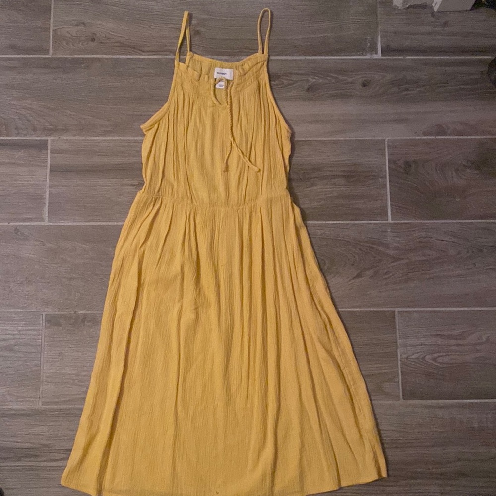 Yellow sundress girls